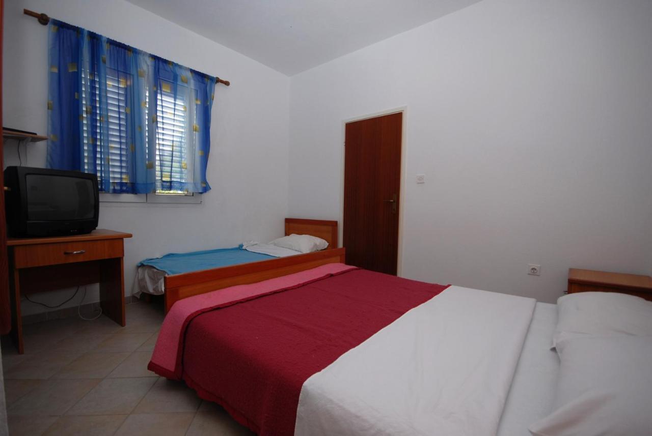 Apartments And Rooms With A Swimming Pool Kali, Ugljan - 14083 Exterior foto