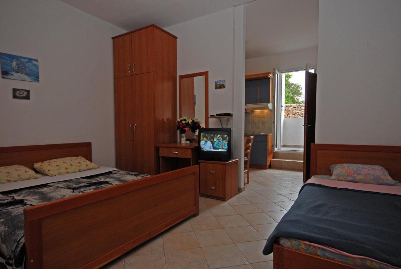 Apartments And Rooms With A Swimming Pool Kali, Ugljan - 14083 Exterior foto