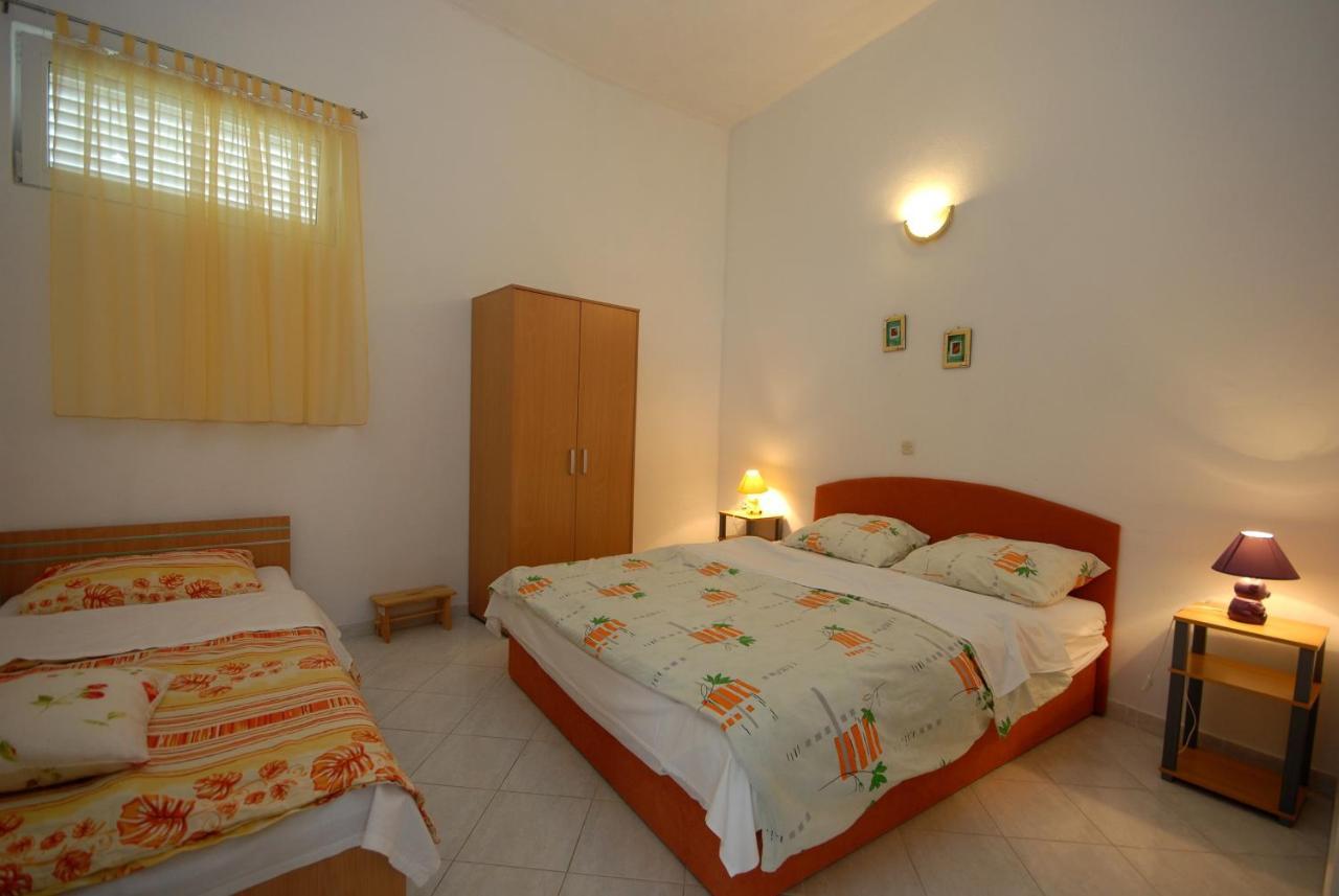 Apartments And Rooms With A Swimming Pool Kali, Ugljan - 14083 Exterior foto